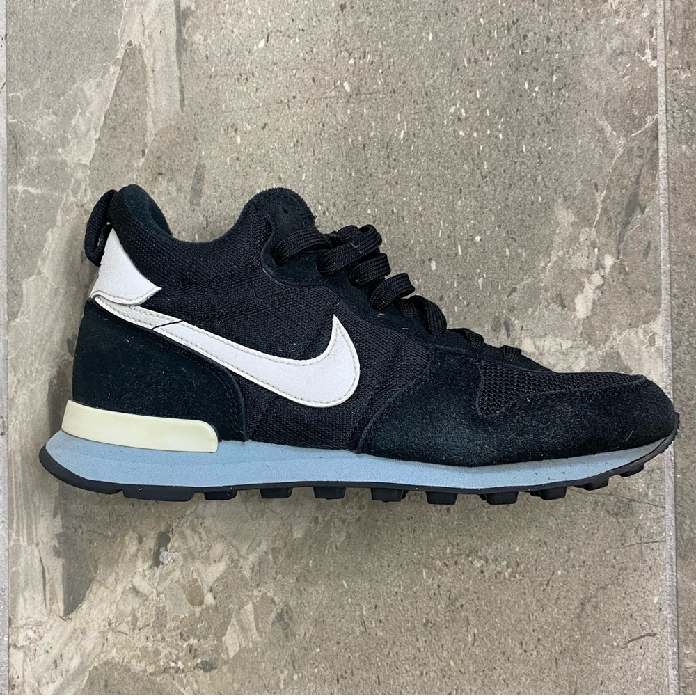 Nike Internationalist Mid Trainers Shoes Black/White Women’s Size 6